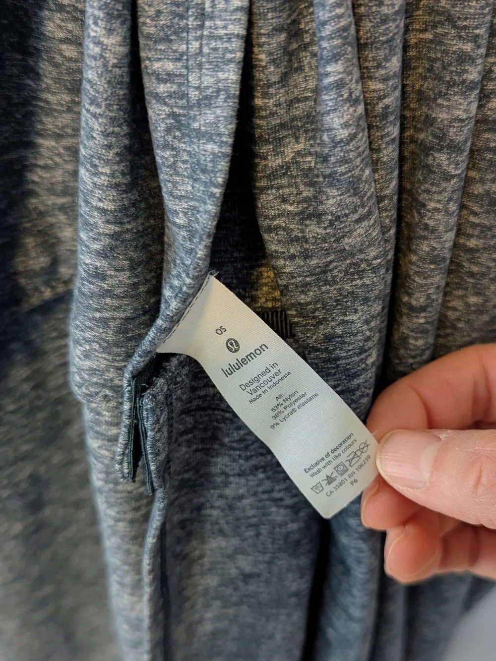 Lululemon Vinyasa Snap Infinity Scarf | Heathered Dark Gray | OS | EUC